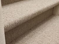 Укладка ковролина на ступени